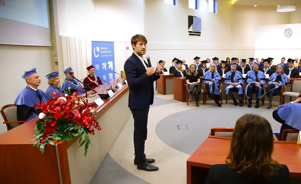 Wiceprezydent podczas gali MBA na WZ UŁ